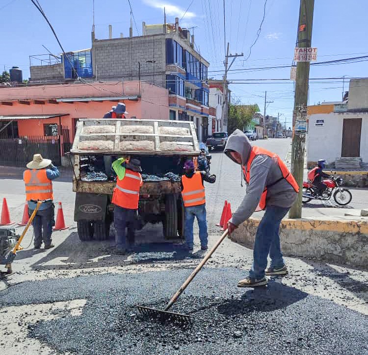 Continúan jornadas de bacheo para mejorar las vialidades de Chiautempan